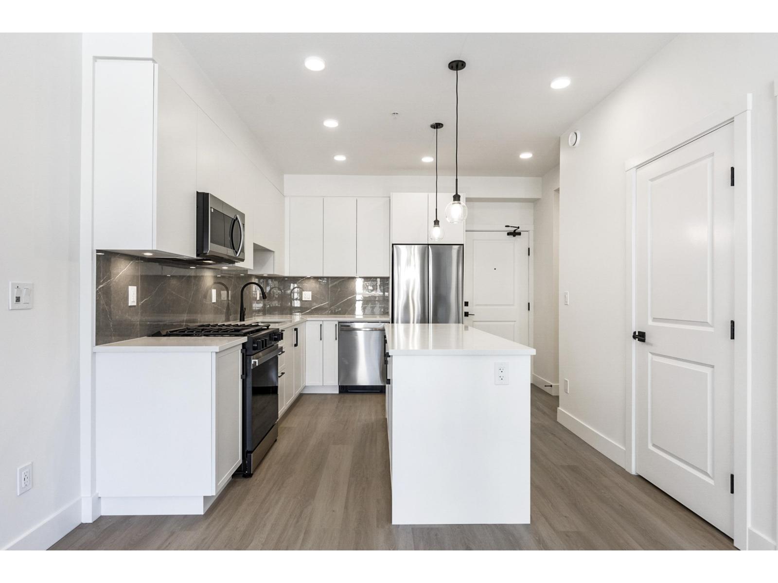 301 3528 146a Street, Surrey, British Columbia  V4P 0H4 - Photo 9 - R3136513