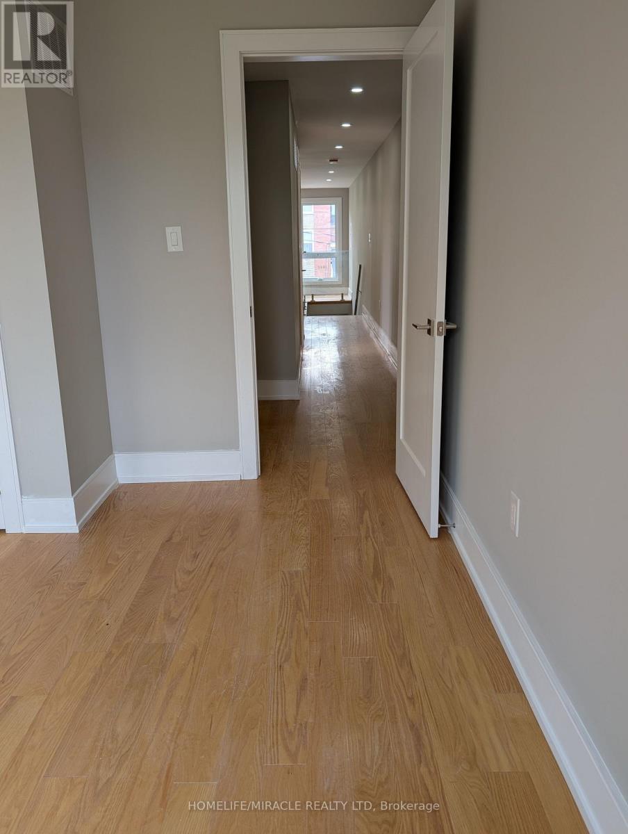 Second Floor - 2099 A Dufferin Street, Toronto, Ontario  M6E 3R3 - Photo 11 - C13453714