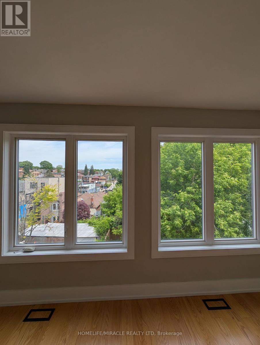 Second Floor - 2099 A Dufferin Street, Toronto, Ontario  M6E 3R3 - Photo 12 - C13453714