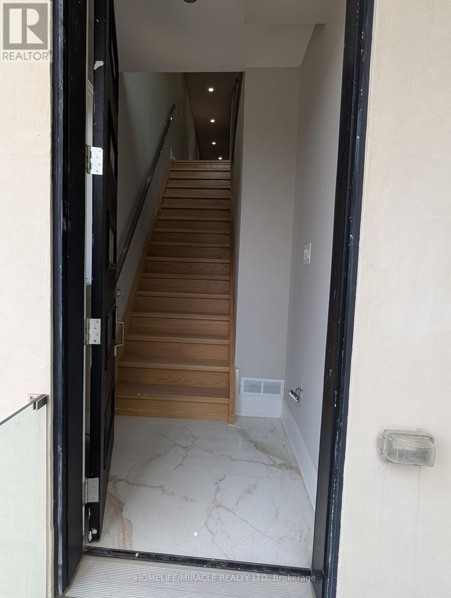 Second Floor - 2099 A Dufferin Street, Toronto, Ontario  M6E 3R3 - Photo 18 - C13453714