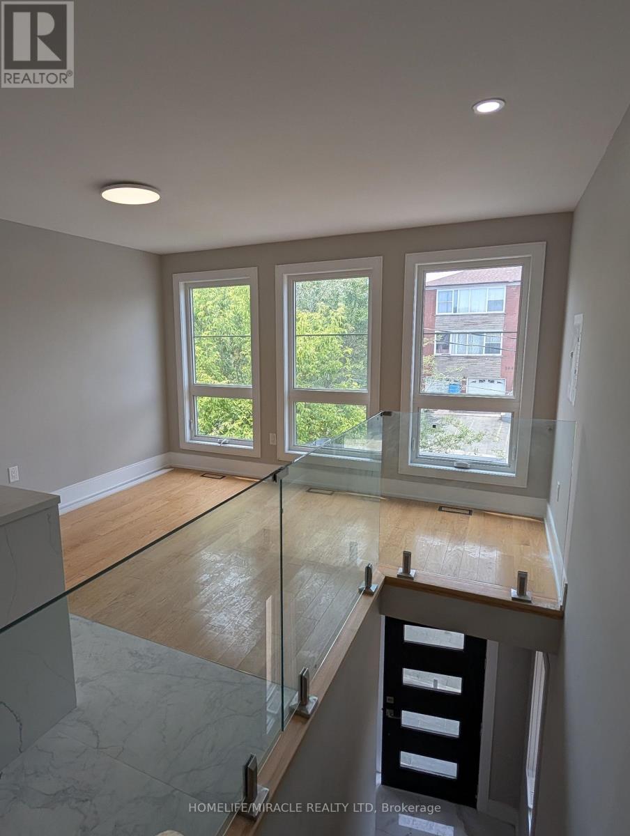 Second Floor - 2099 A Dufferin Street, Toronto, Ontario  M6E 3R3 - Photo 6 - C13453714