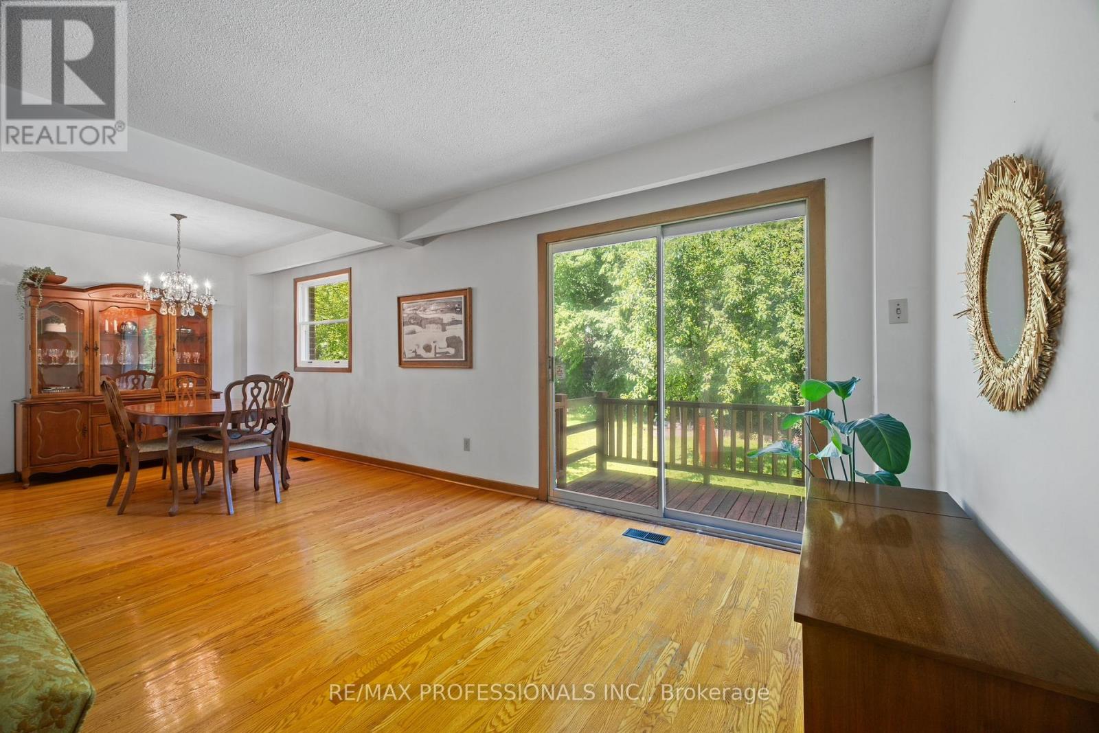 12 Ormskirk Court, Toronto, Ontario  M6S 1B2 - Photo 11 - W13453658