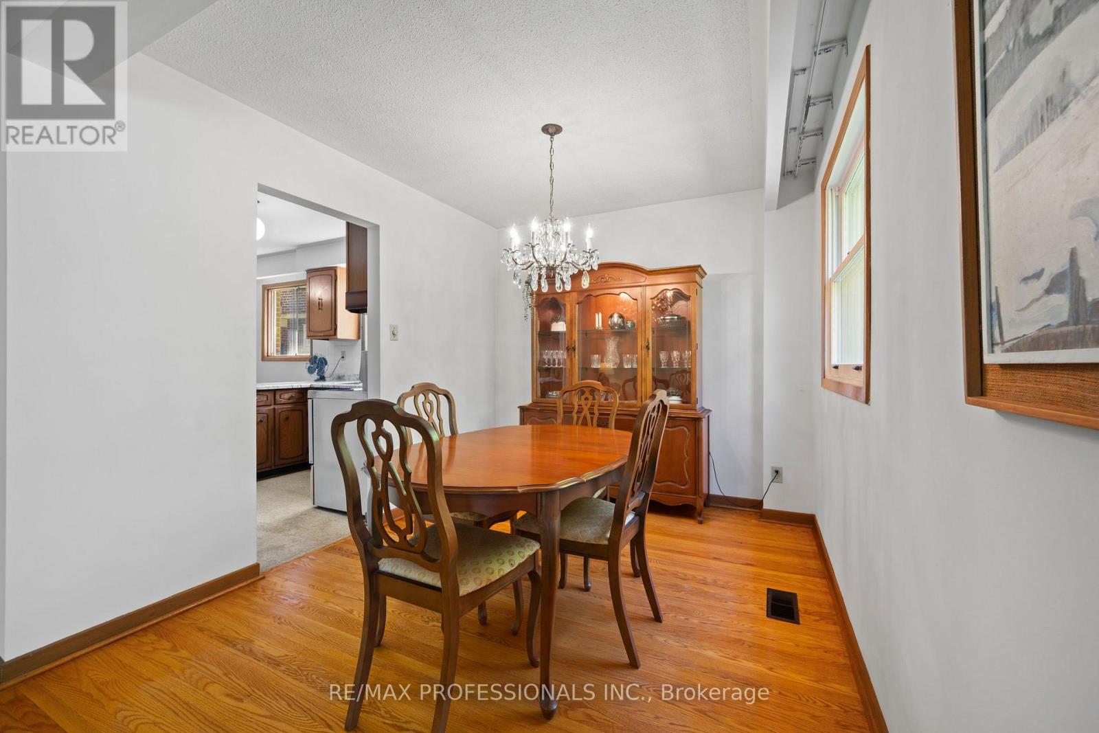 12 Ormskirk Court, Toronto, Ontario  M6S 1B2 - Photo 15 - W13453658