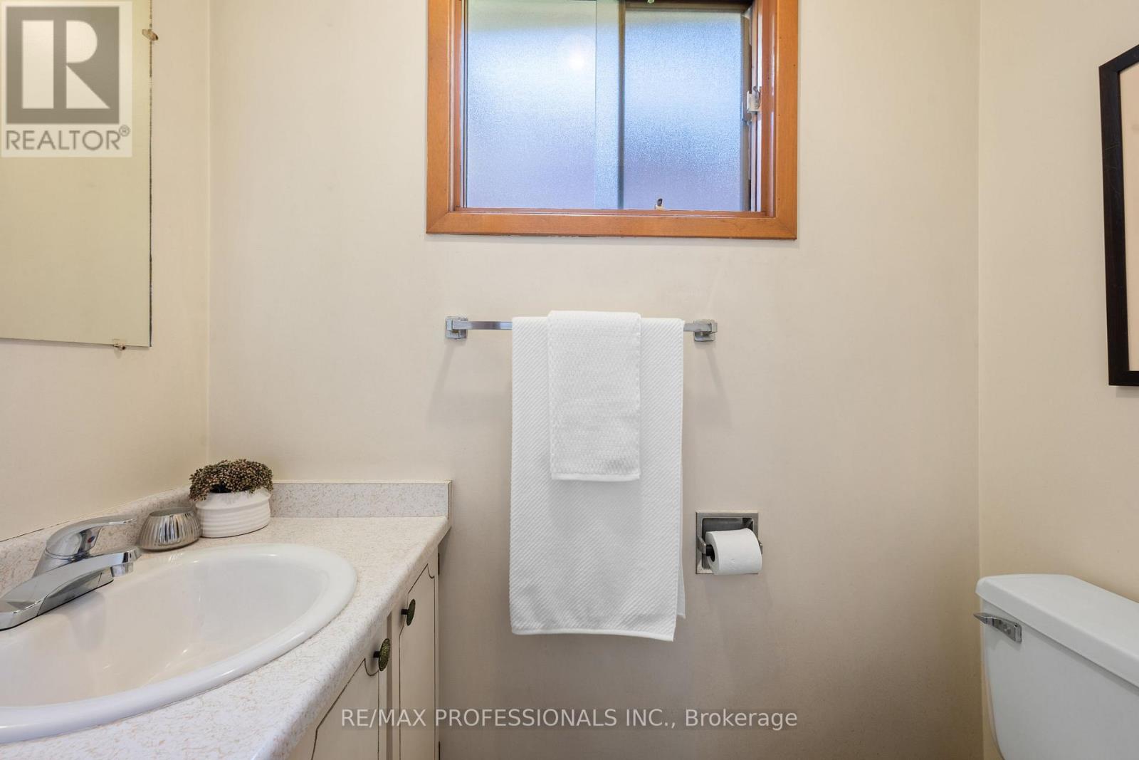12 Ormskirk Court, Toronto, Ontario  M6S 1B2 - Photo 23 - W13453658