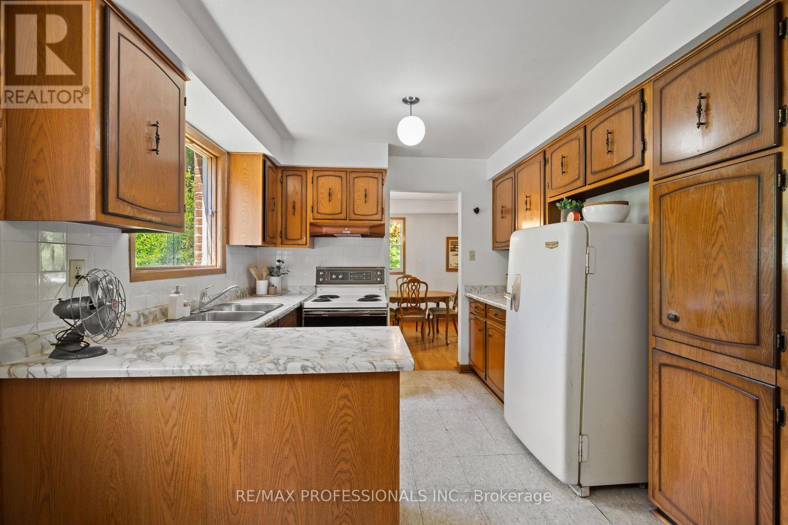 12 Ormskirk Court, Toronto, Ontario  M6S 1B2 - Photo 20 - W13453658
