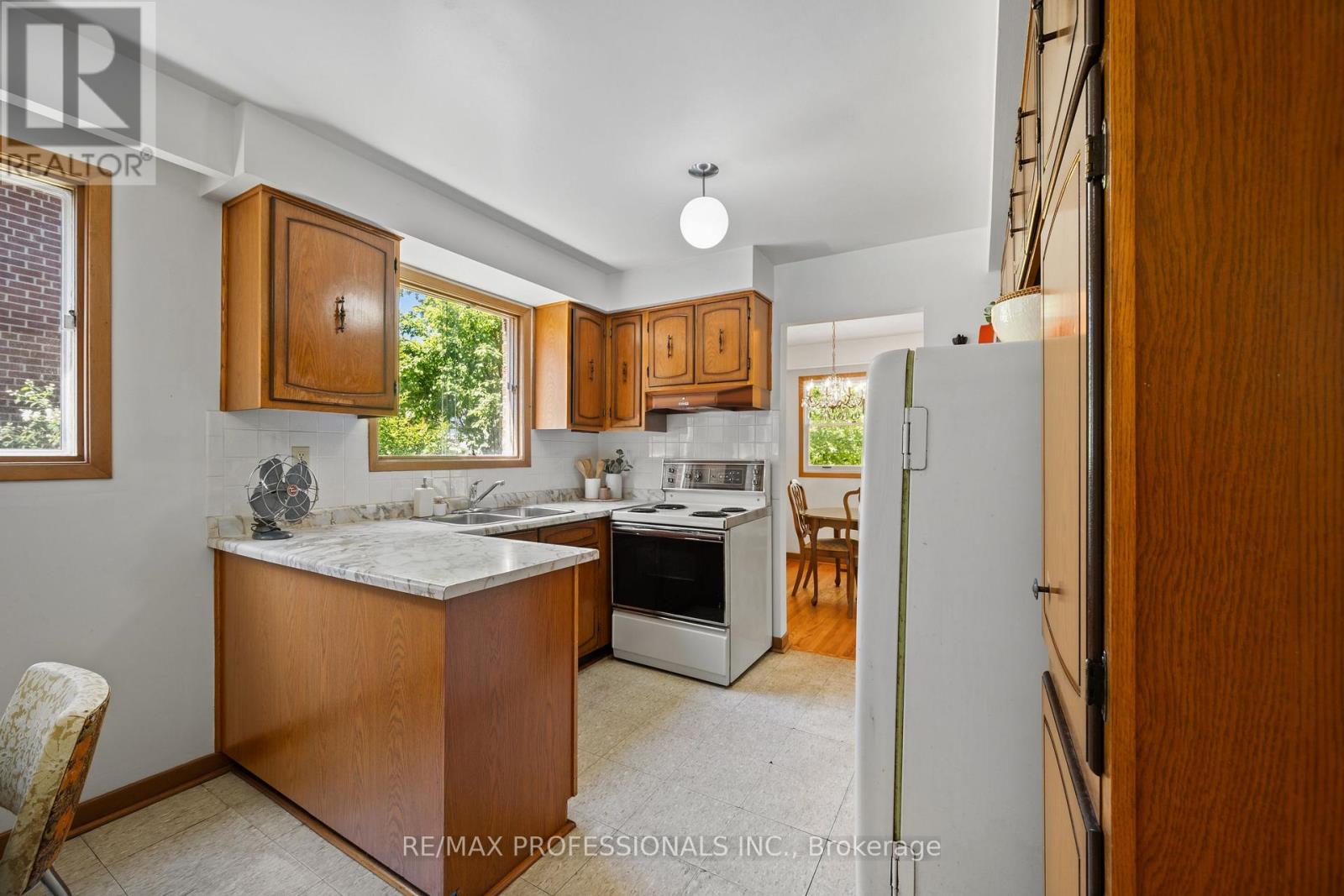 12 Ormskirk Court, Toronto, Ontario  M6S 1B2 - Photo 19 - W13453658