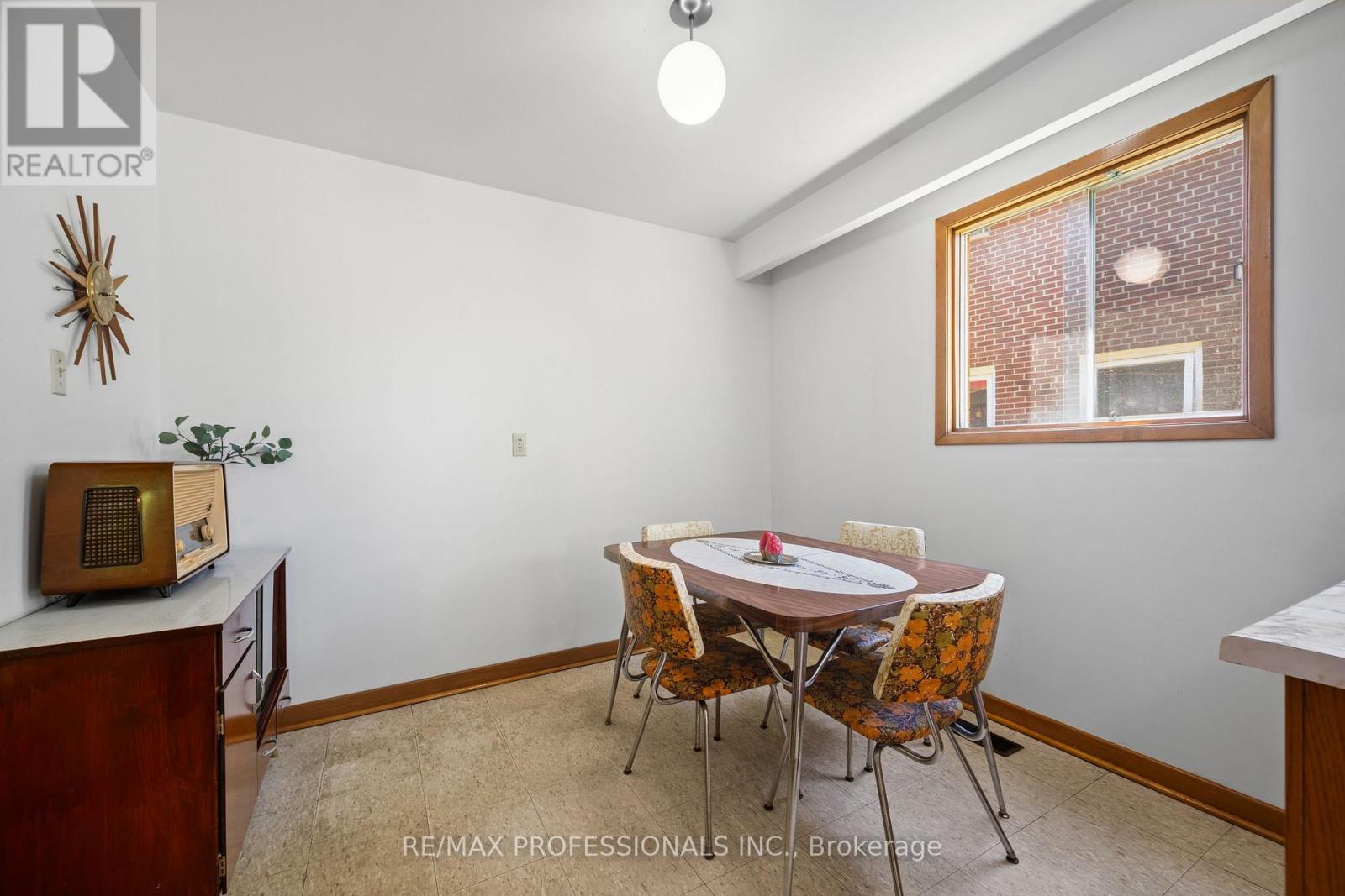 12 Ormskirk Court, Toronto, Ontario  M6S 1B2 - Photo 21 - W13453658