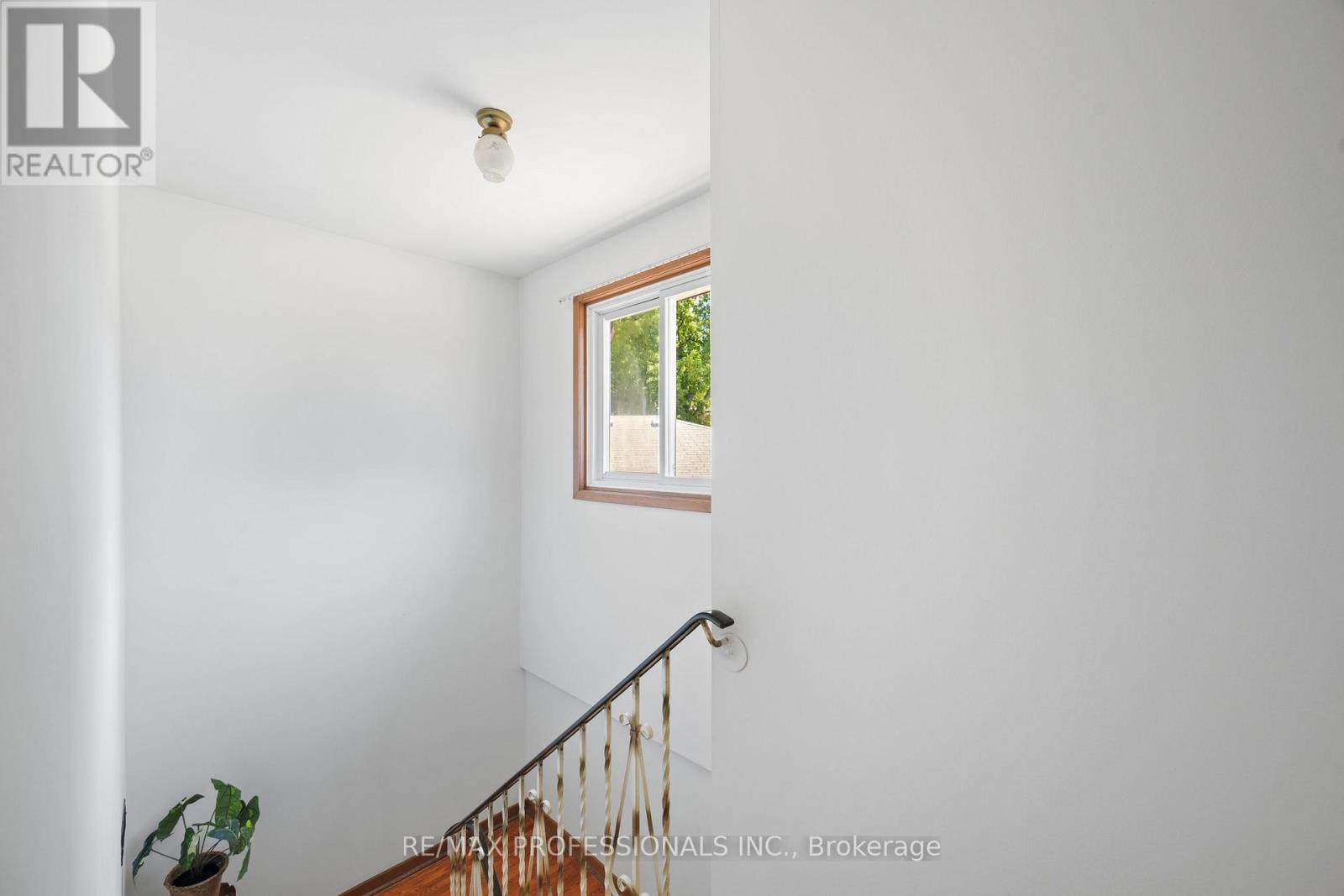 12 Ormskirk Court, Toronto, Ontario  M6S 1B2 - Photo 24 - W13453658
