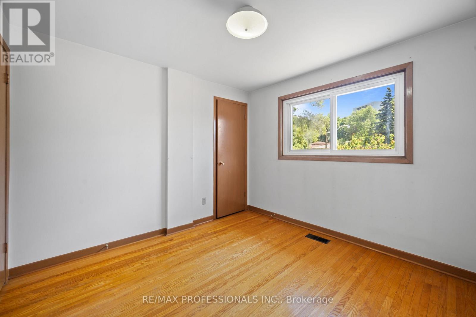 12 Ormskirk Court, Toronto, Ontario  M6S 1B2 - Photo 30 - W13453658