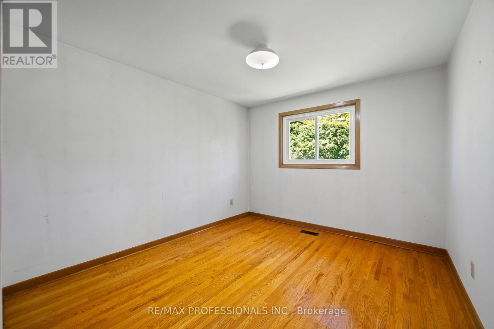 12 Ormskirk Court, Toronto, Ontario  M6S 1B2 - Photo 33 - W13453658