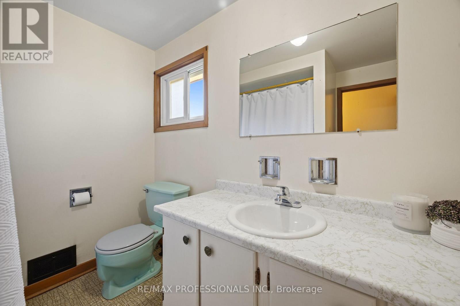 12 Ormskirk Court, Toronto, Ontario  M6S 1B2 - Photo 37 - W13453658
