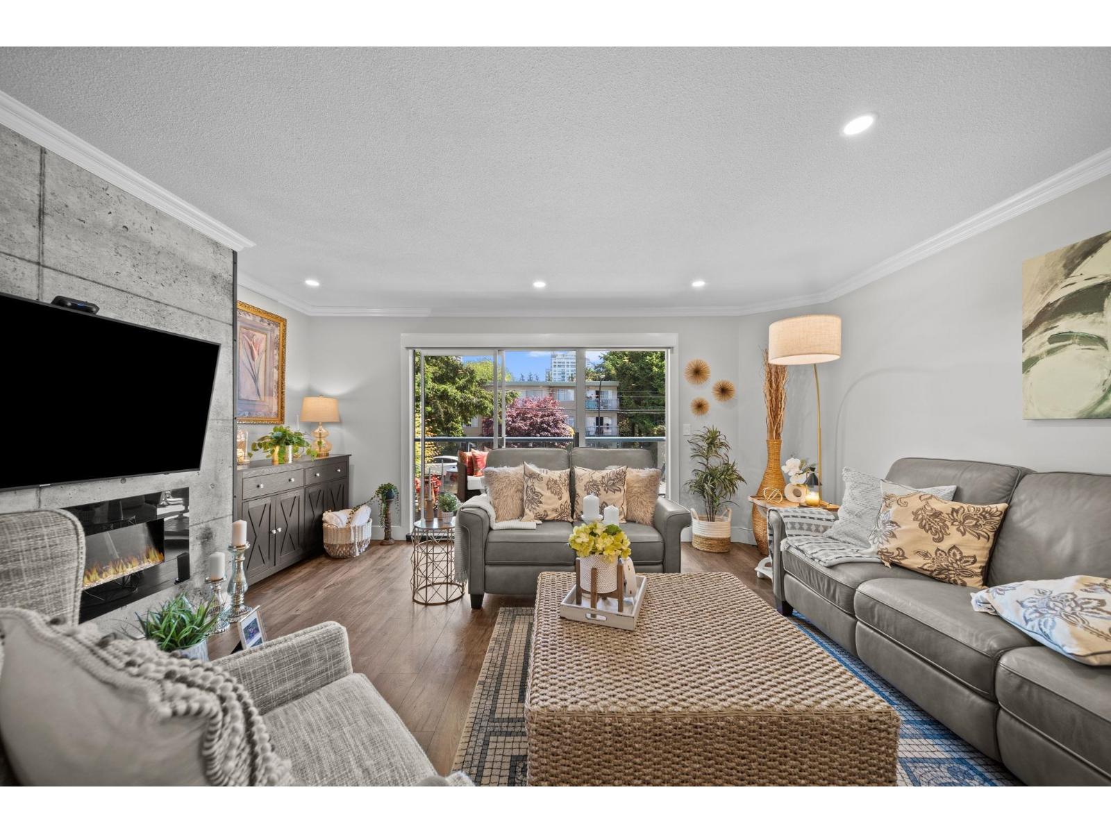 208 1441 Blackwood Street, White Rock, British Columbia  V4B 3V6 - Photo 2 - R3136843