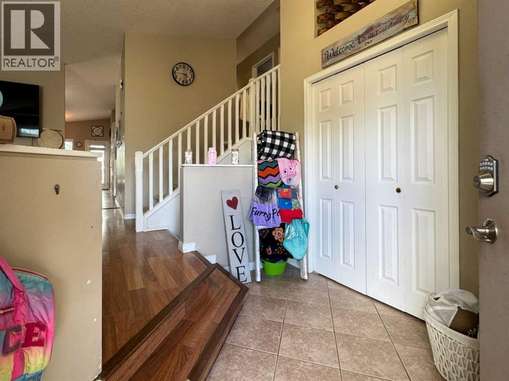 93 Heritage Crescent W, Lethbridge, Alberta  T1K 6X2 - Photo 4 - A2317590