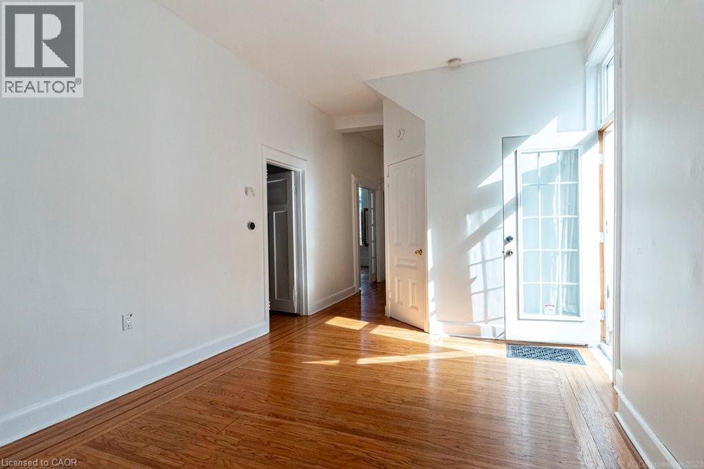 270 Queen Street S, Hamilton, Ontario  L8P 3T3 - Photo 3 - 40839339