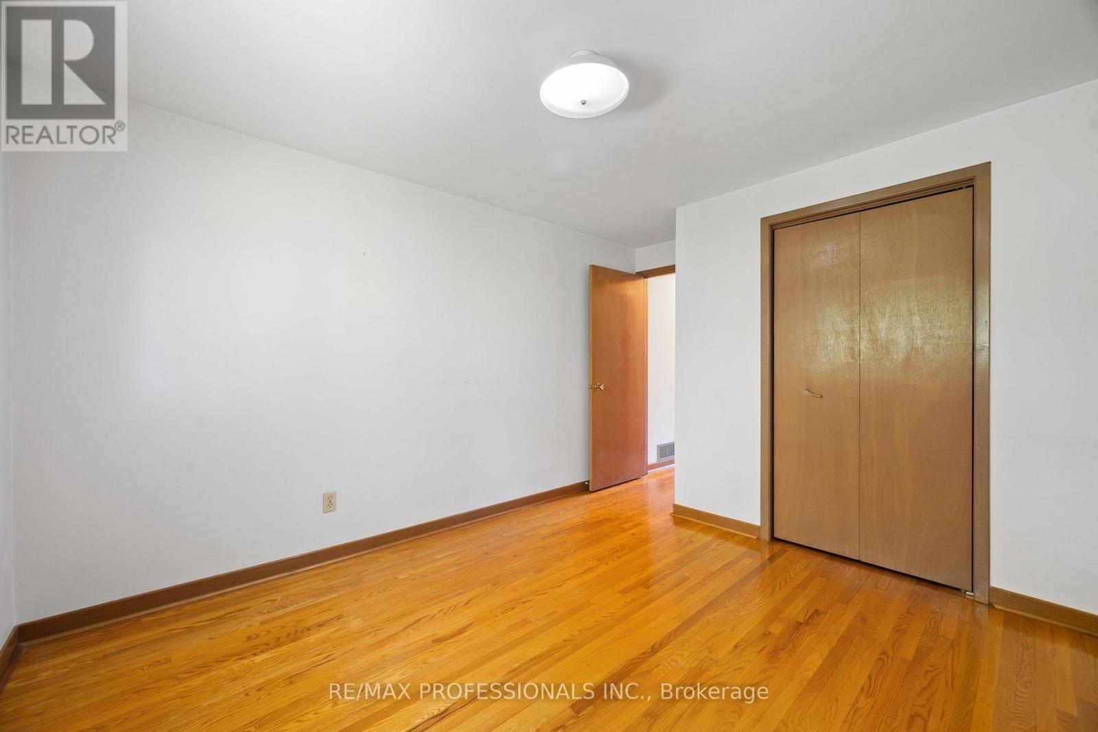 12 Ormskirk Court, Toronto, Ontario  M6S 1B2 - Photo 34 - W13453658