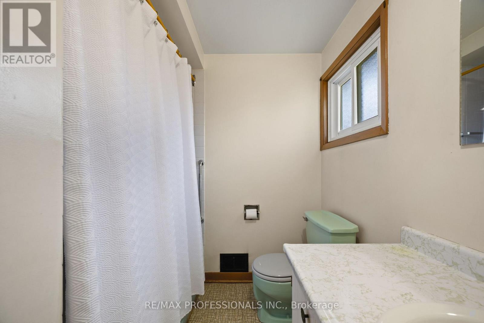 12 Ormskirk Court, Toronto, Ontario  M6S 1B2 - Photo 36 - W13453658