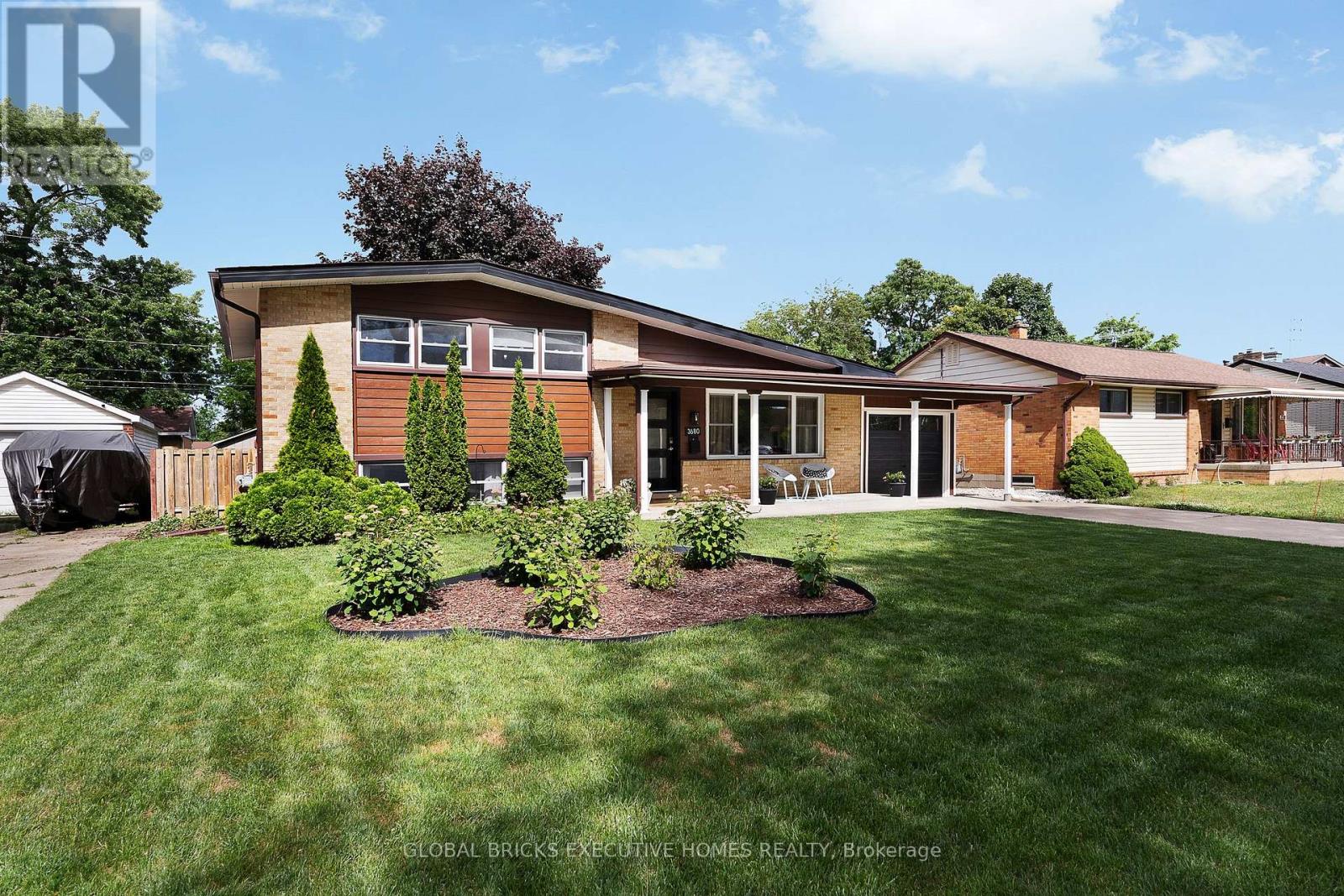 3680 Roxborough Boulevard, Windsor, Ontario N9E 3A2 - Photo 3 - X13453686