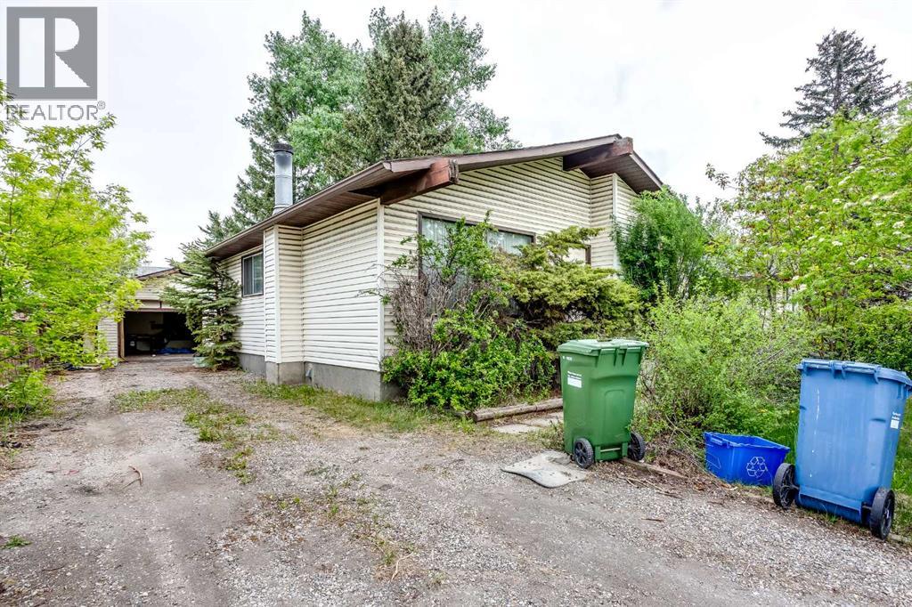 608 Aboyne Crescent Ne, Calgary, Alberta  T2A 5Y8 - Photo 1 - A2315637