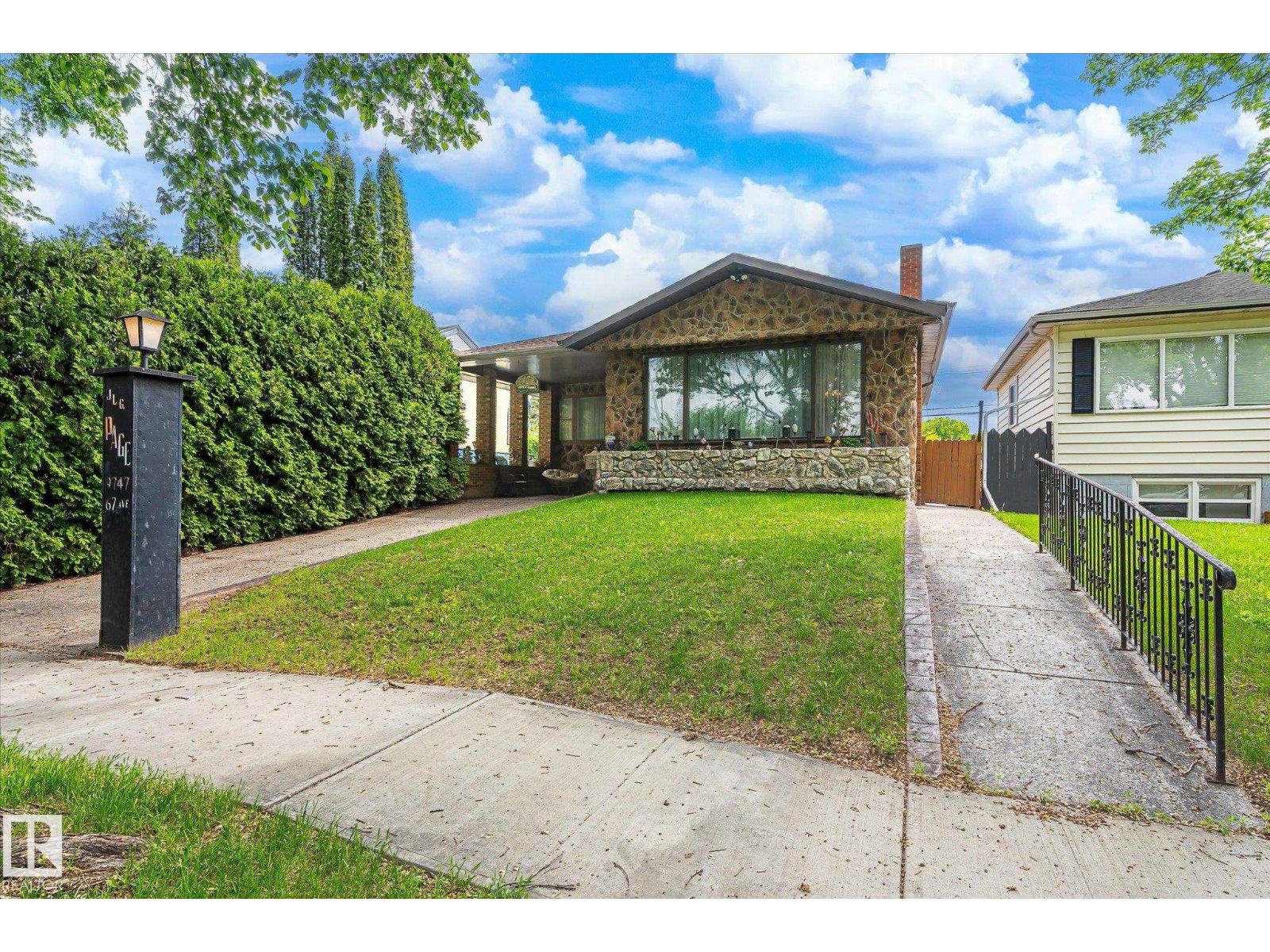 9747 67 Av Nw, Edmonton, Alberta  T6E 0P1 - Photo 2 - E4494012