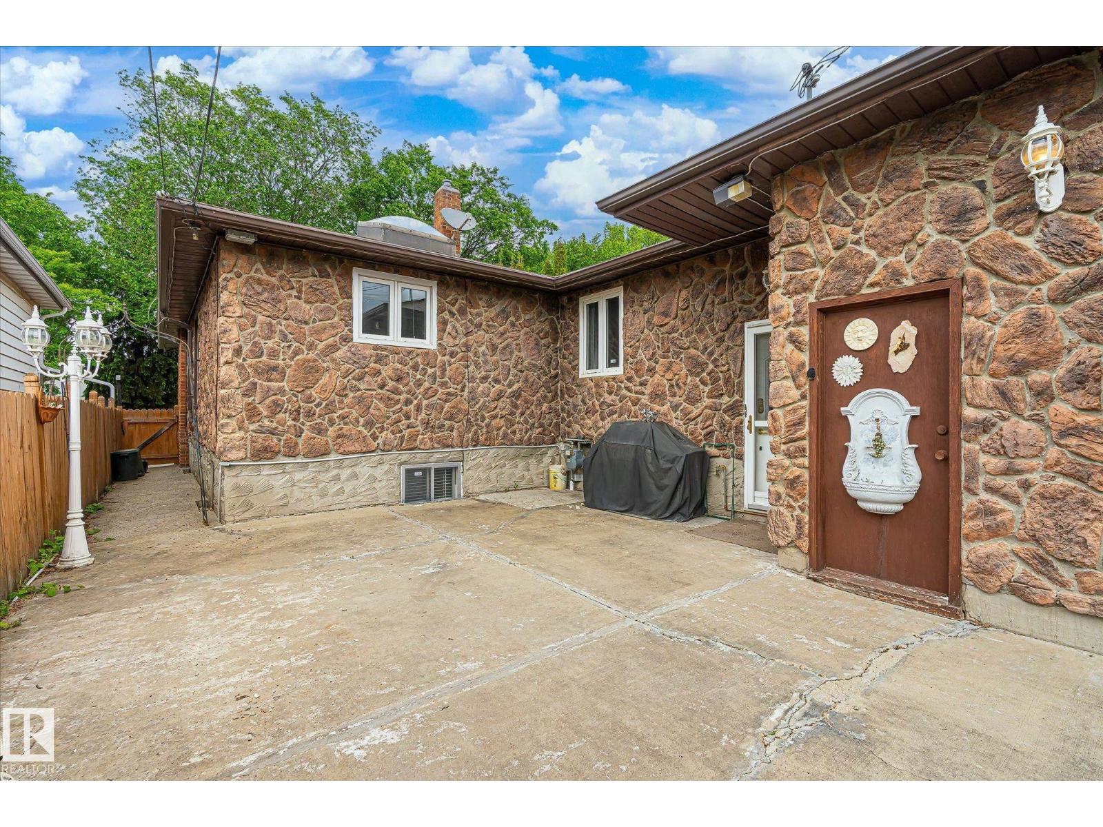 9747 67 Av Nw, Edmonton, Alberta  T6E 0P1 - Photo 46 - E4494012
