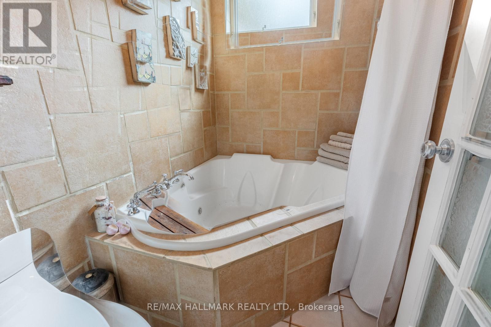 Main - 24 Hammersmith Avenue, Toronto, Ontario M4E 2W4 - Photo 28 - E13453736