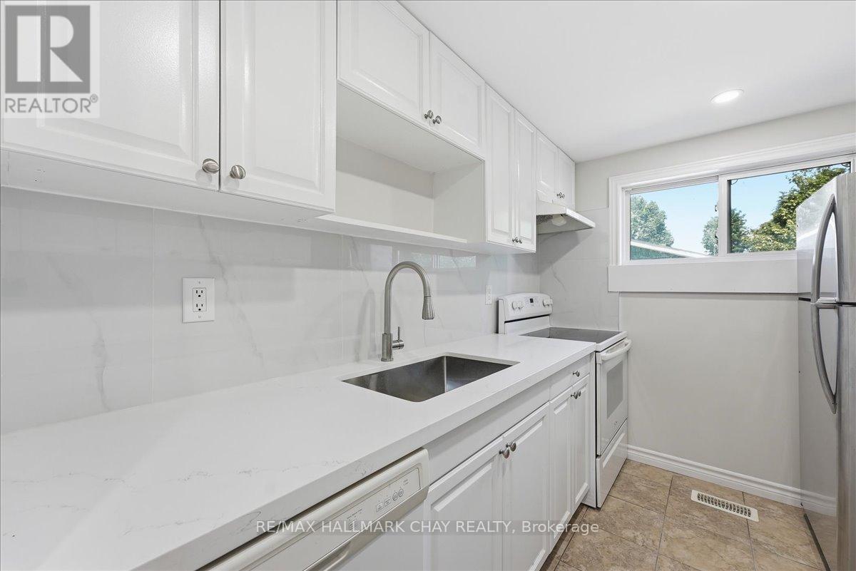 2022 St. Johns Street, Innisfil, Ontario  L9S 1V4 - Photo 11 - N13453752