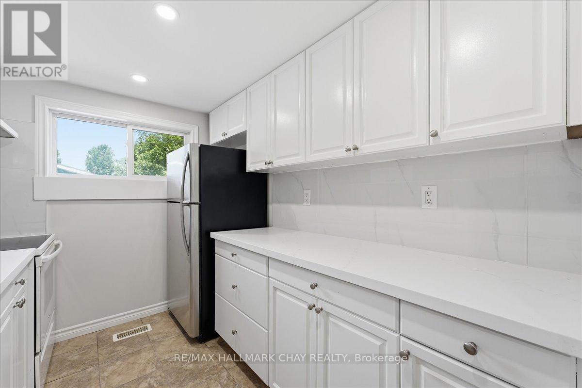 2022 St. Johns Street, Innisfil, Ontario  L9S 1V4 - Photo 12 - N13453752