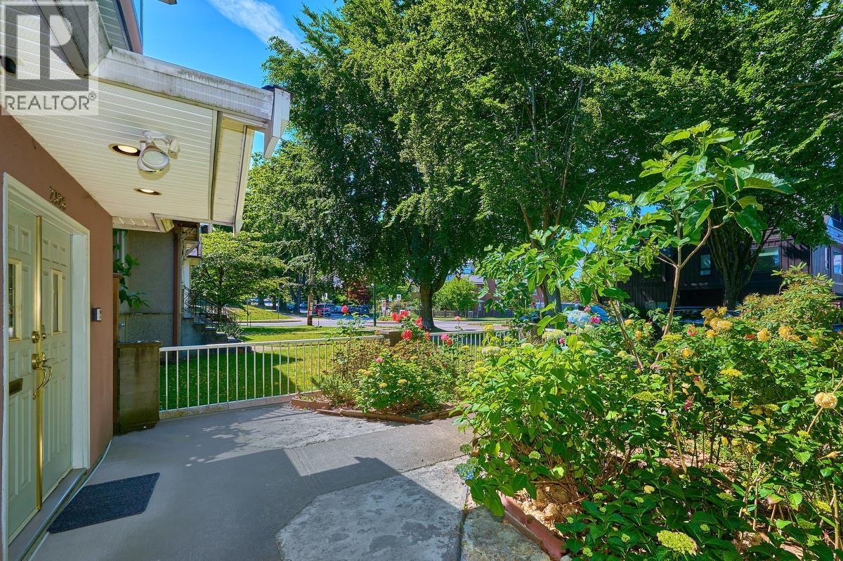 2326 Charles Street, Vancouver, British Columbia  V5L 2V5 - Photo 2 - R3136820