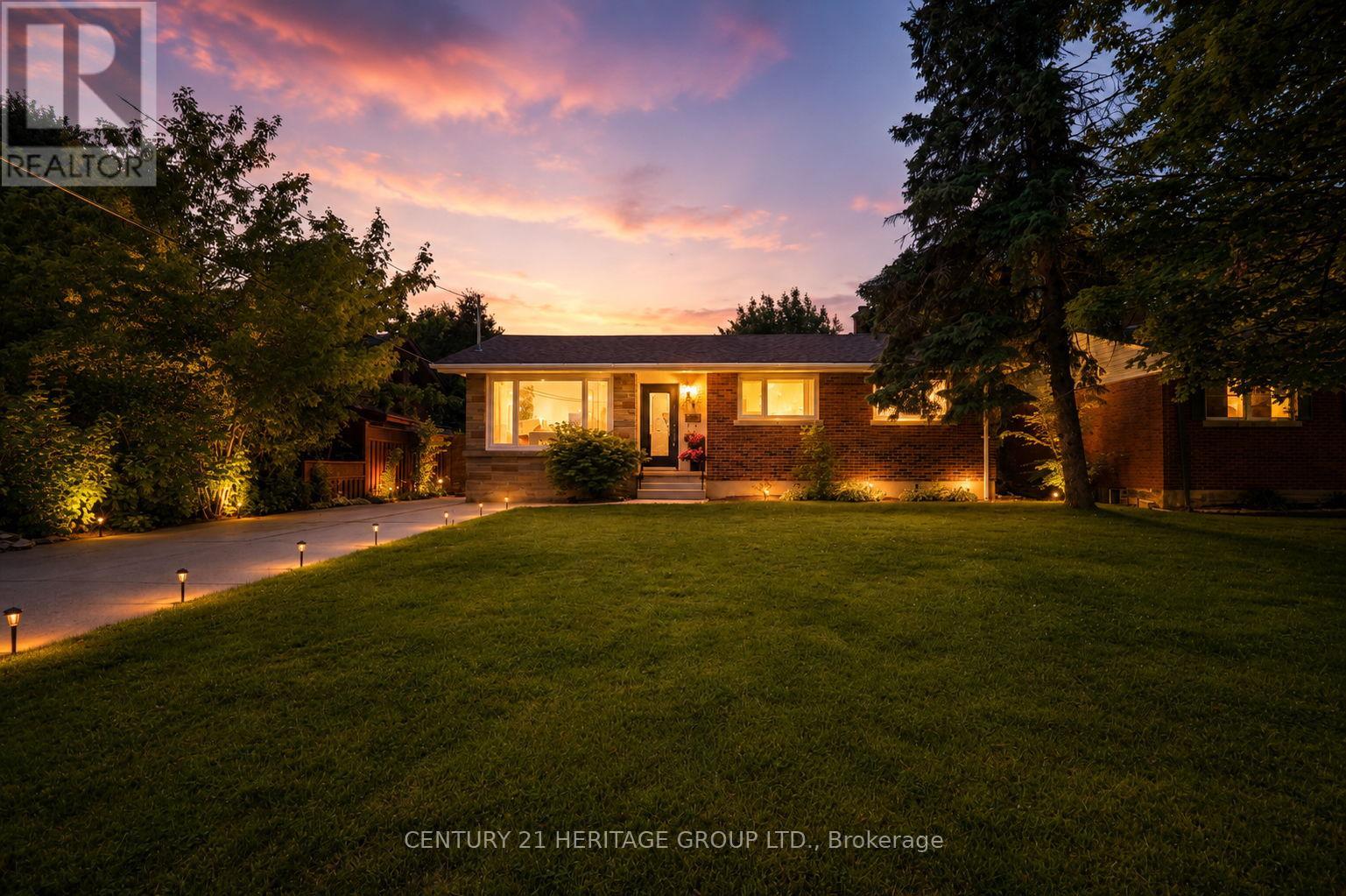 9 KINGSLEA DRIVE, Hamilton, Ontario
