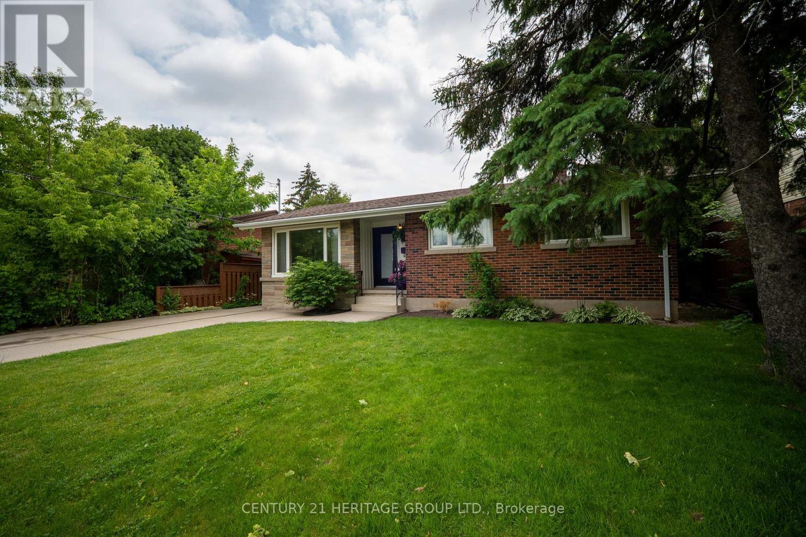 9 Kingslea Drive, Hamilton, Ontario  L8T 3Z8 - Photo 2 - X13453782