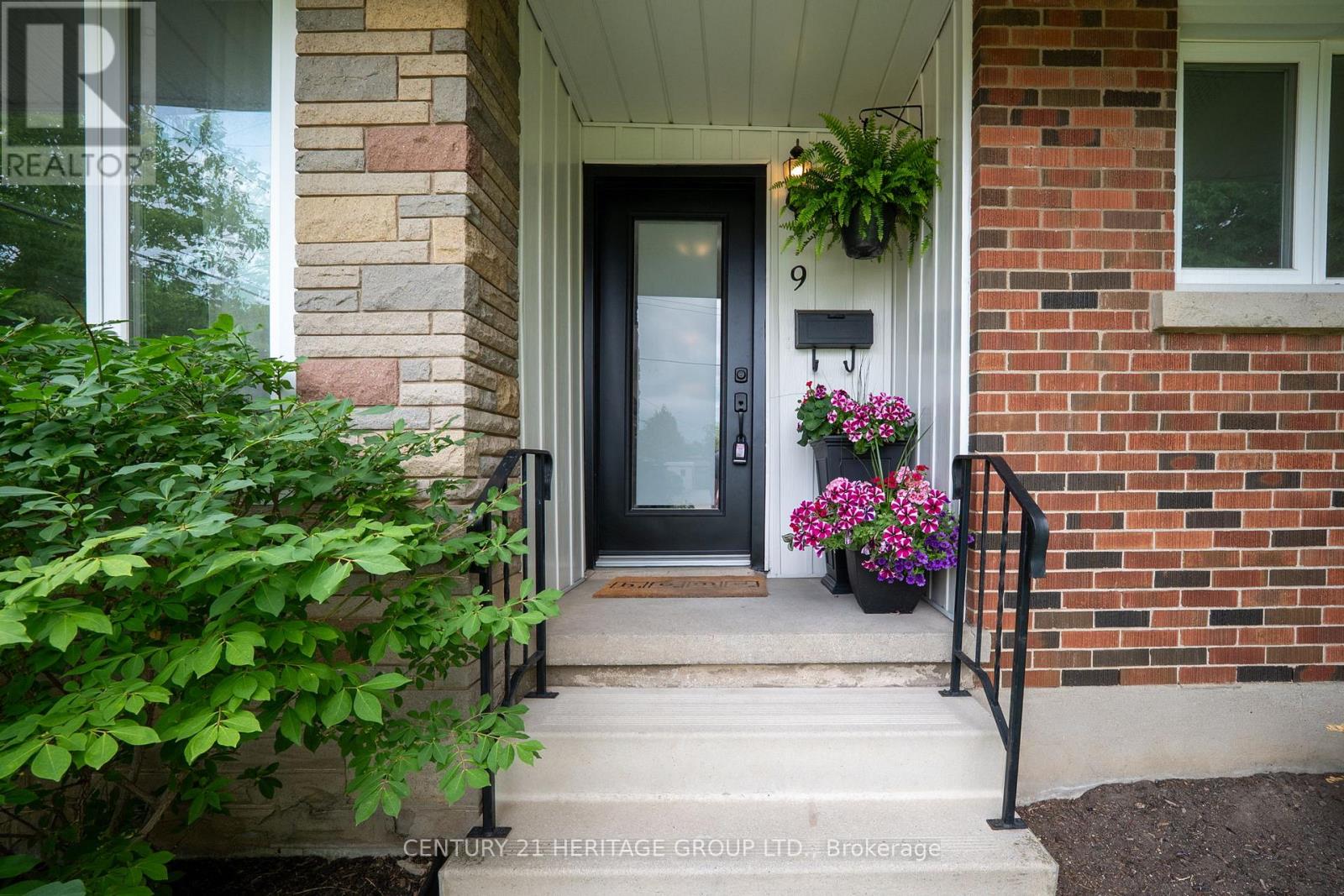 9 Kingslea Drive, Hamilton, Ontario  L8T 3Z8 - Photo 3 - X13453782