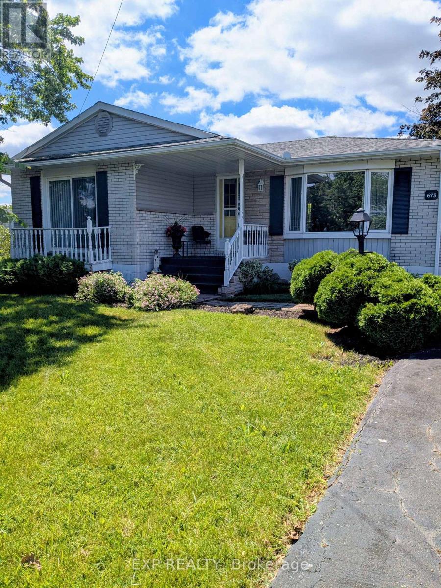673 Winston Road, Grimsby, Ontario  L3M 4E8 - Photo 1 - X13453808