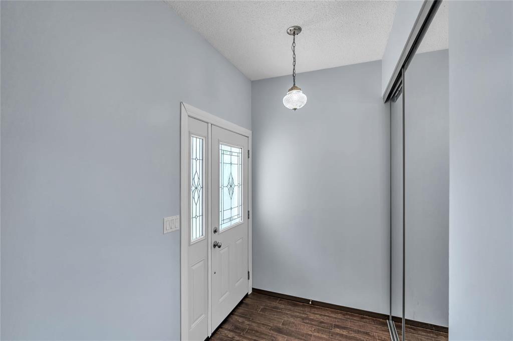 2456 Burrows Avenue, Winnipeg, Manitoba  R2R 2N1 - Photo 2 - 202614059
