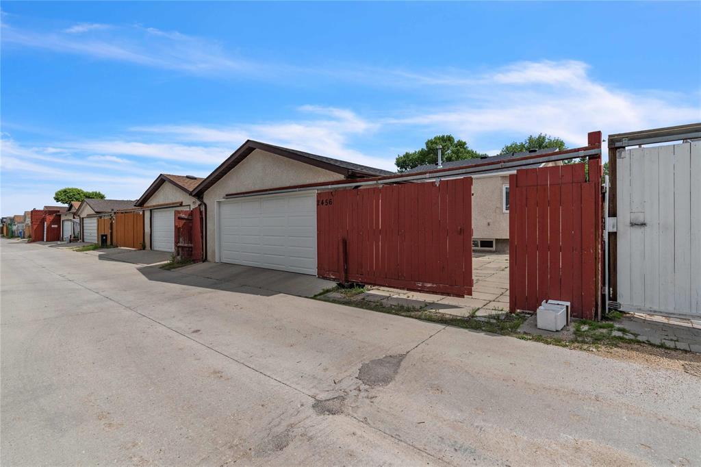 2456 Burrows Avenue, Winnipeg, Manitoba  R2R 2N1 - Photo 29 - 202614059