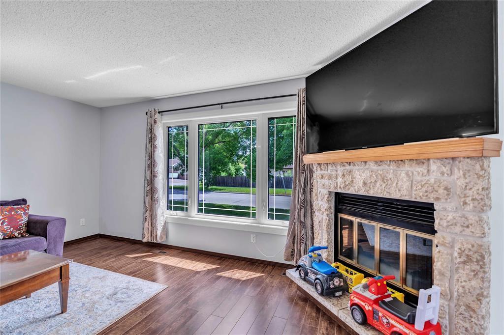 2456 Burrows Avenue, Winnipeg, Manitoba  R2R 2N1 - Photo 4 - 202614059