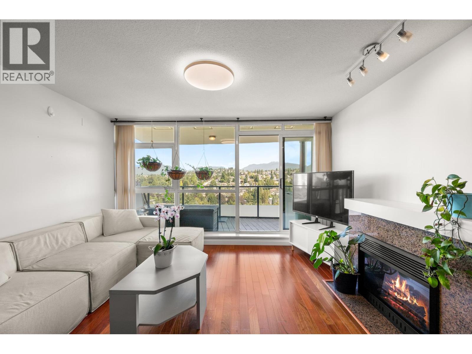 1801 5611 Goring Street, Burnaby, British Columbia  V5B 0A3 - Photo 2 - R3136155