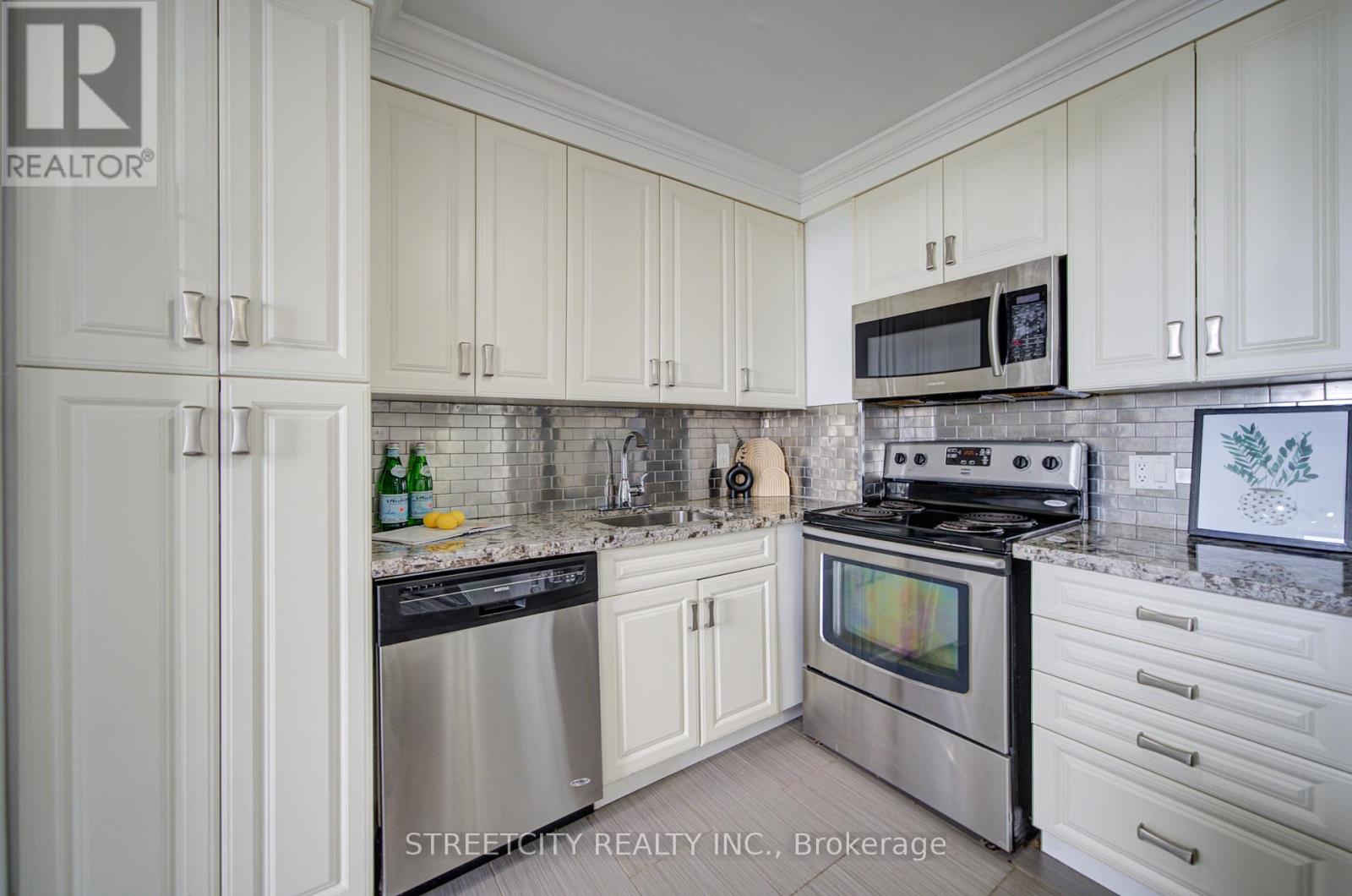 1311 - 3559 Eglinton Avenue W, Toronto, Ontario  M6M 5C6 - Photo 16 - W13453912
