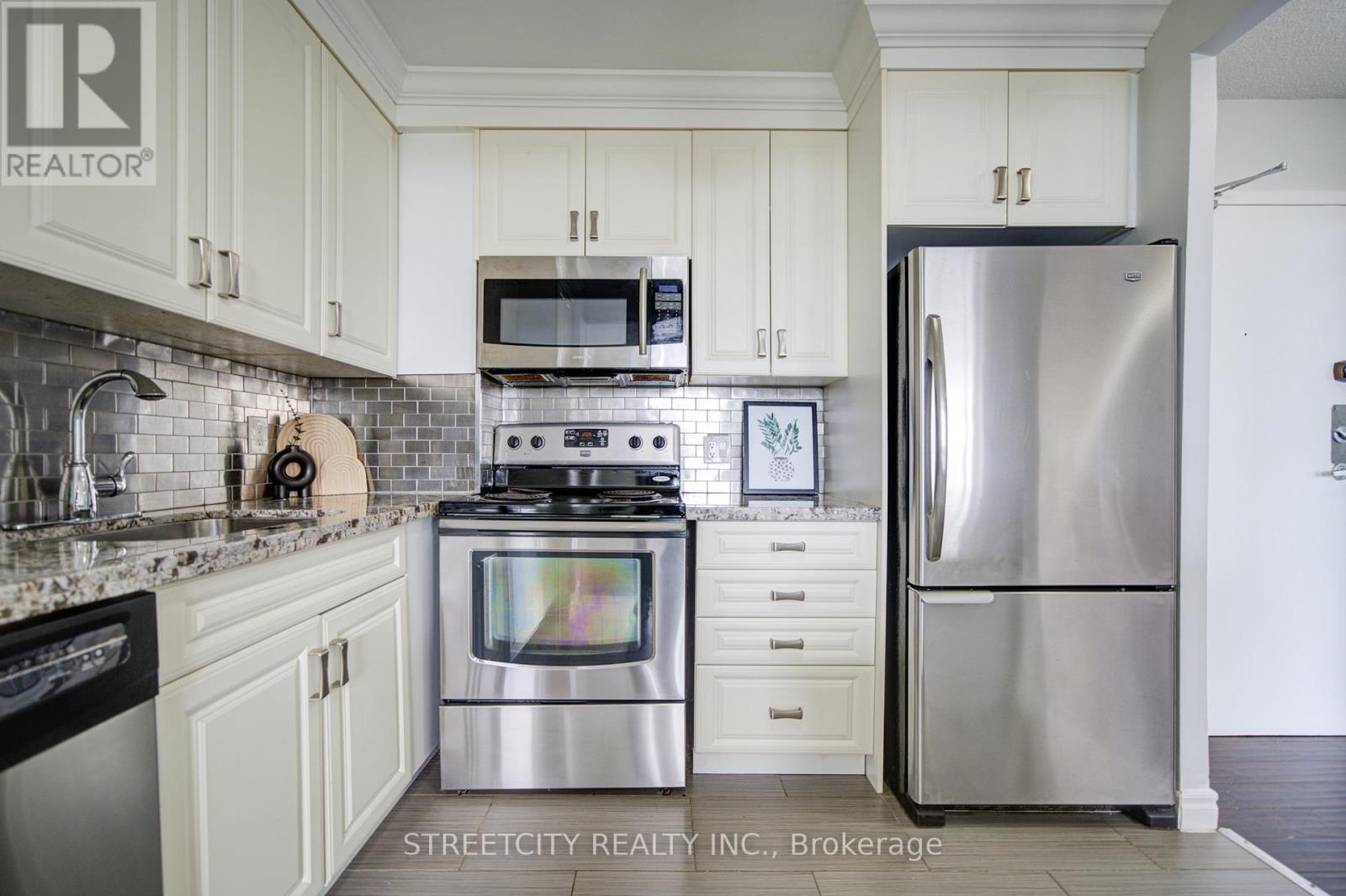 1311 - 3559 Eglinton Avenue W, Toronto, Ontario  M6M 5C6 - Photo 18 - W13453912