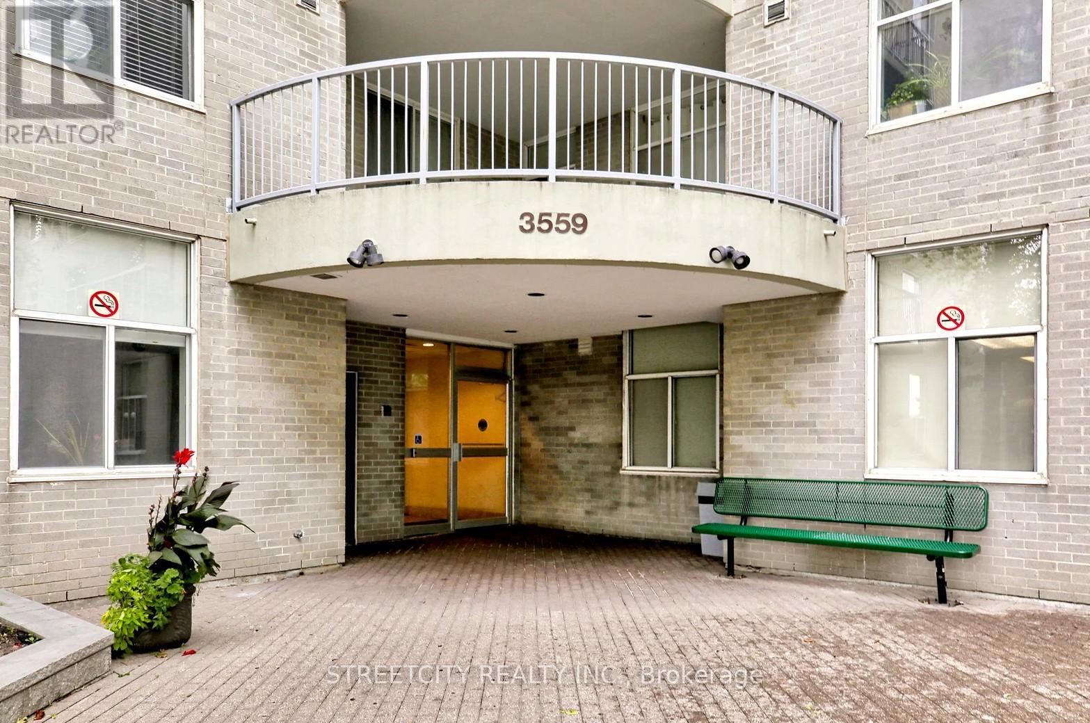 1311 - 3559 Eglinton Avenue W, Toronto, Ontario  M6M 5C6 - Photo 3 - W13453912