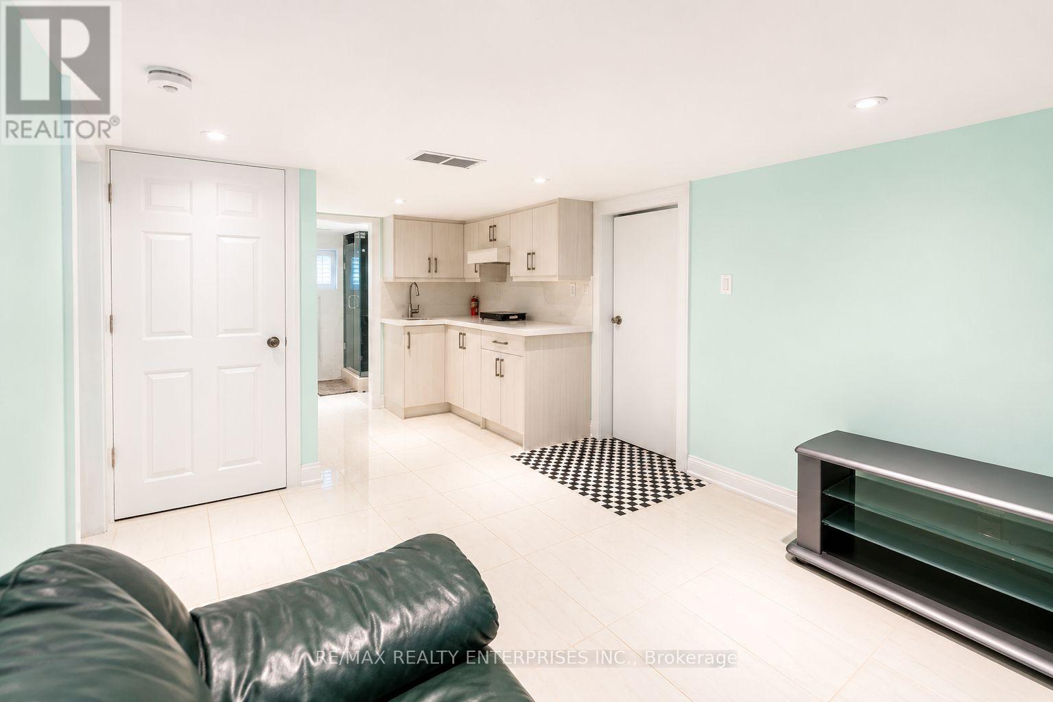 1078 SAWYER AVENUE - Photo 2