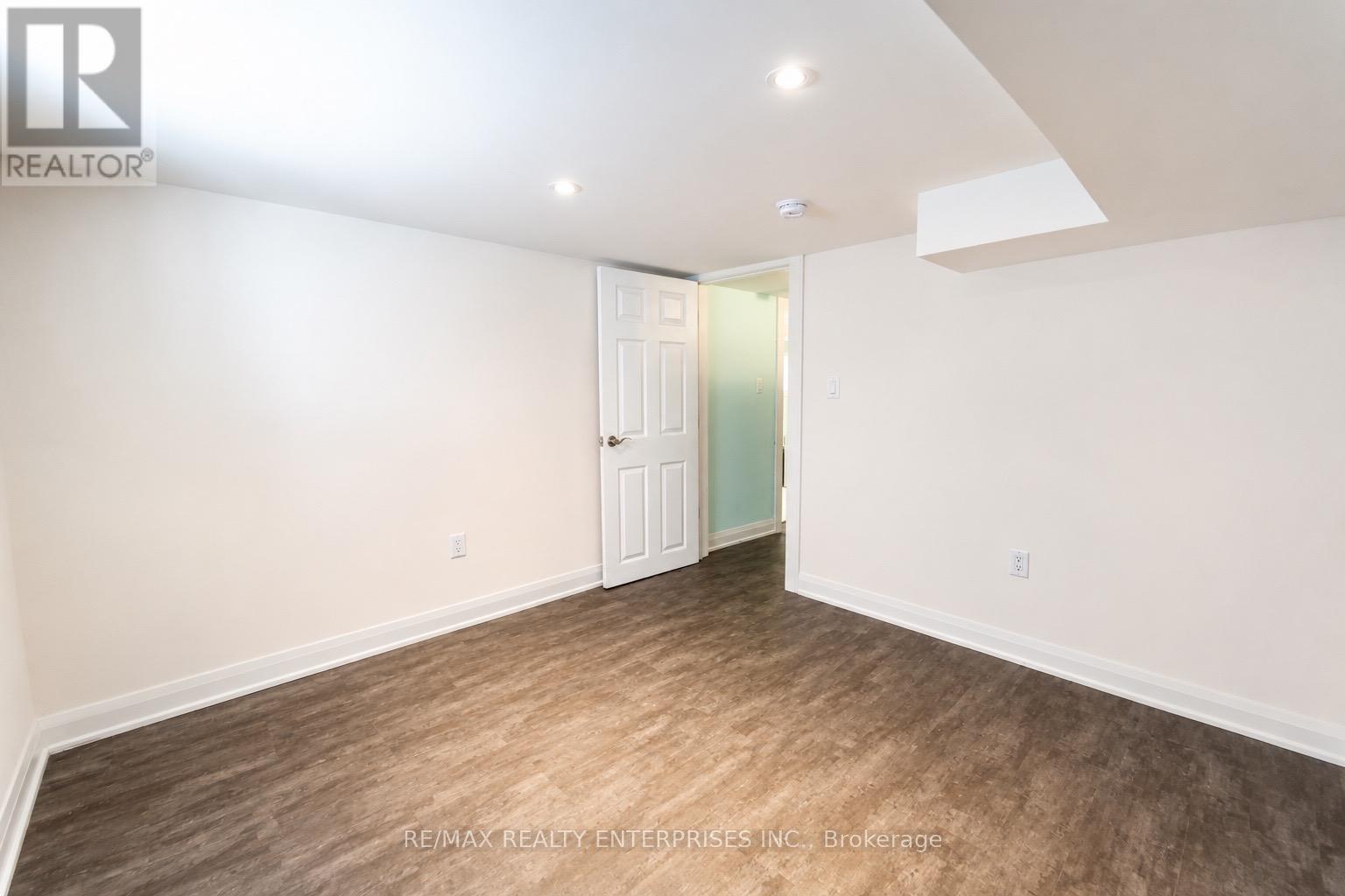 1078 SAWYER AVENUE - Photo 6