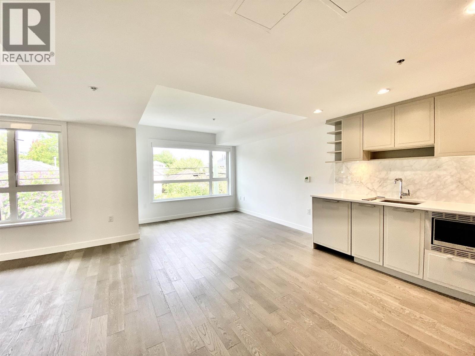 302 7828 GRANVILLE STREET