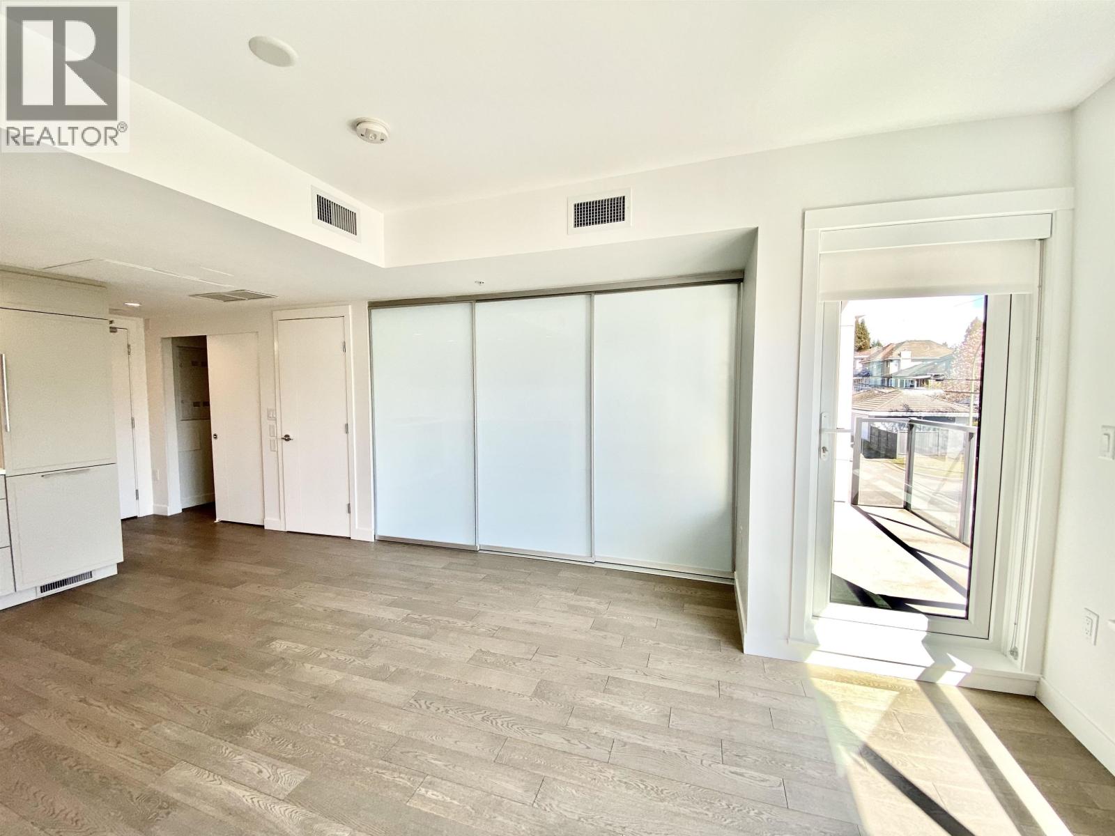 302 7828 Granville Street, Vancouver, British Columbia  V6P 4Z2 - Photo 4 - R3136891
