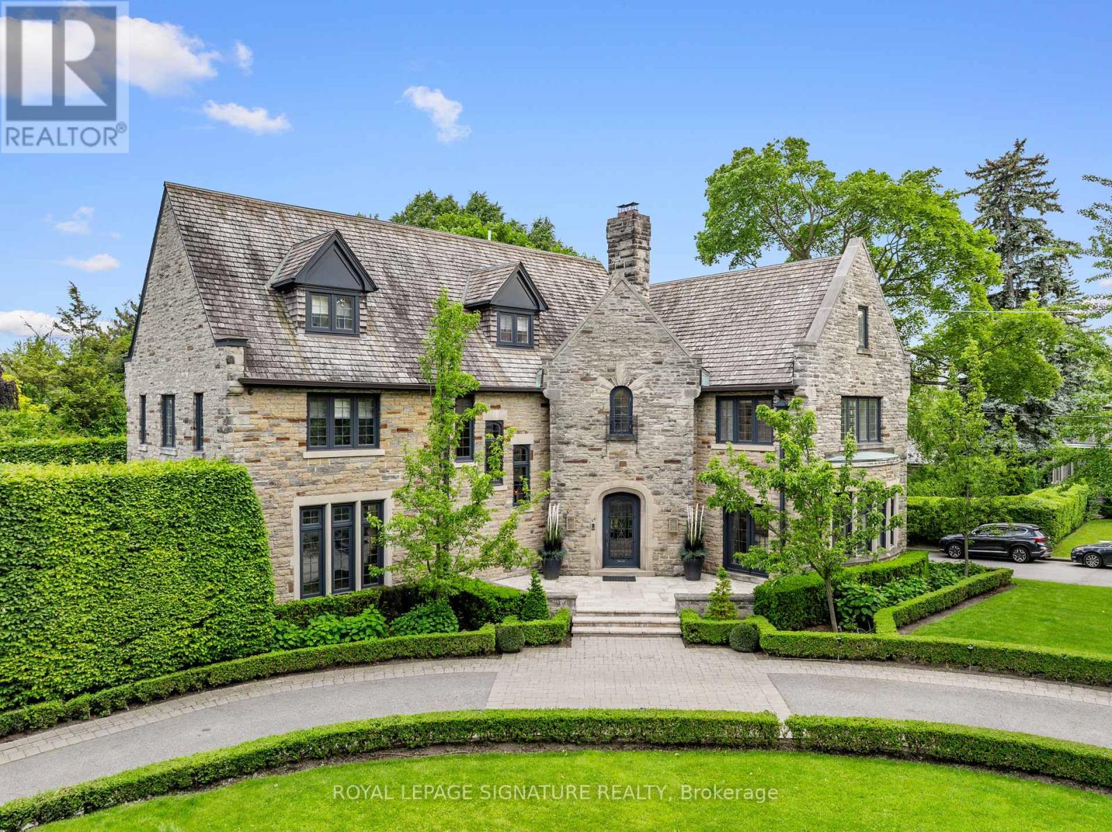 64 OLD FOREST HILL ROAD, Toronto, Ontario
