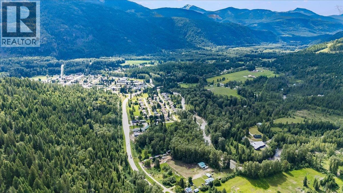 6410 3 Highway, Salmo, British Columbia V0G 1Z0 - Photo 5 - 10391467