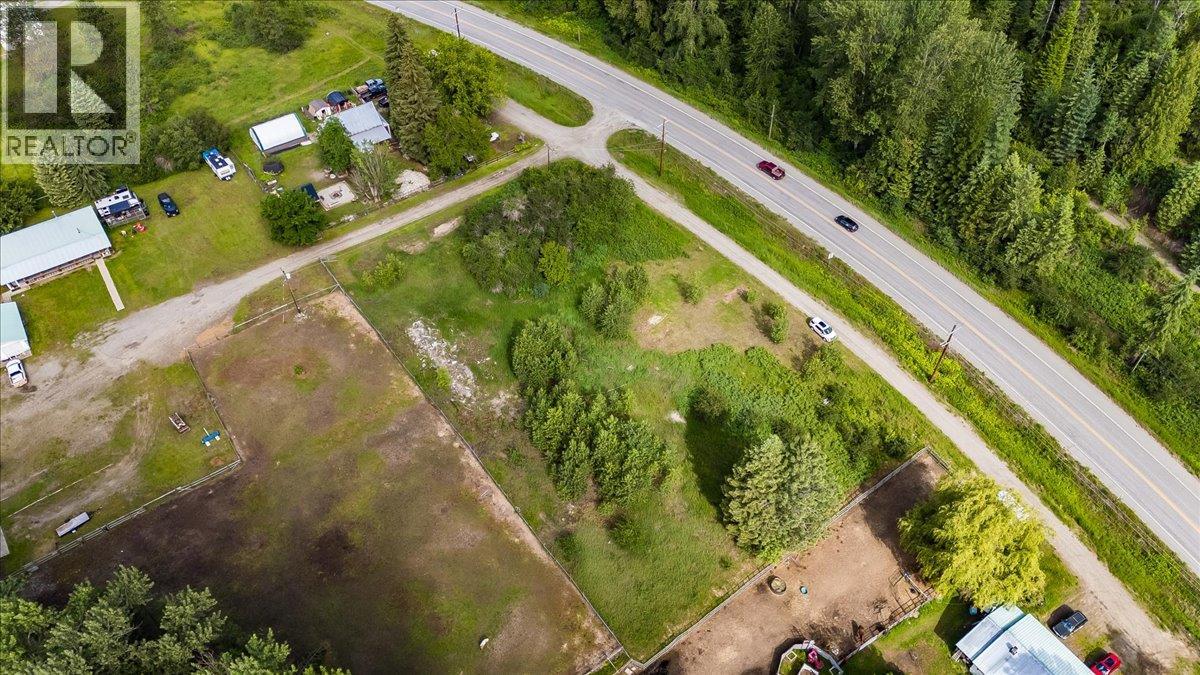 6410 3 Highway, Salmo, British Columbia V0G 1Z0 - Photo 2 - 10391467