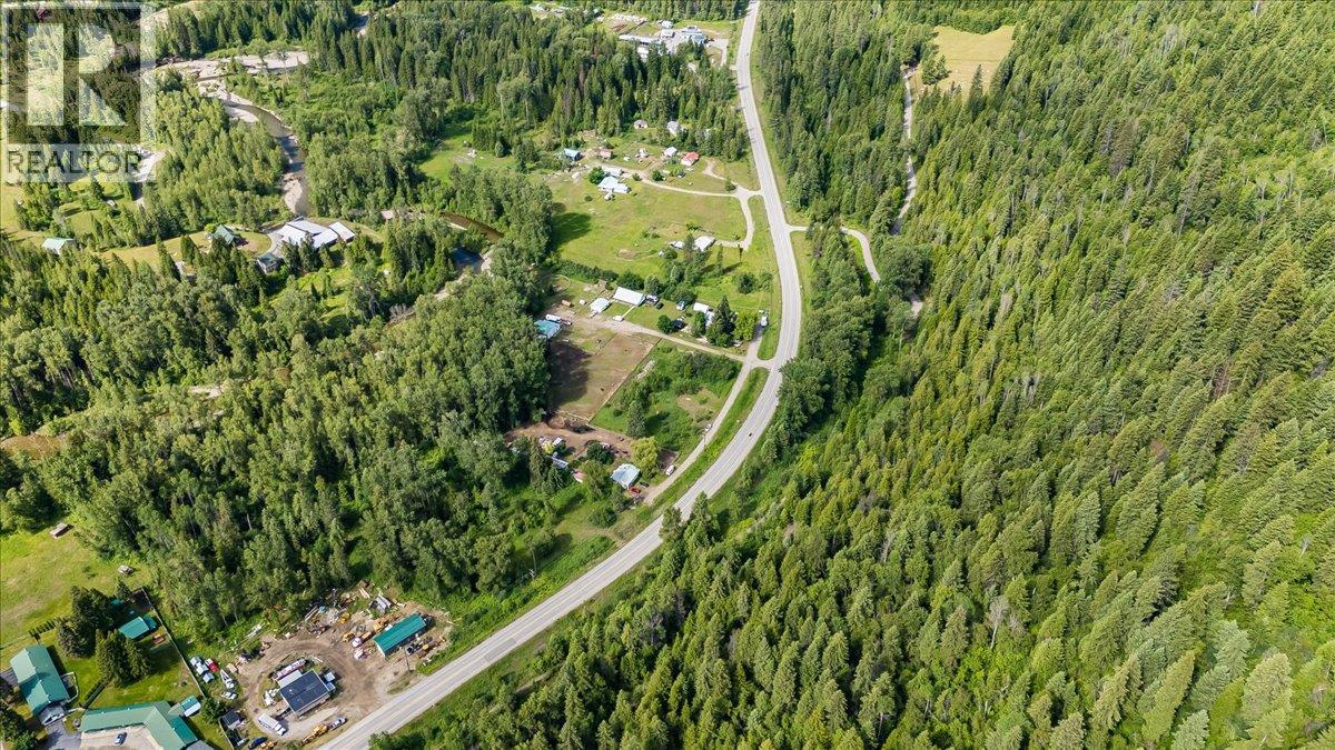 6410 3 Highway, Salmo, British Columbia V0G 1Z0 - Photo 4 - 10391467