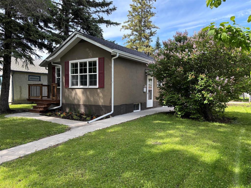 243 Oakview Avenue, Winnipeg, Manitoba R2K 0S1 - Photo 1 - 202613391