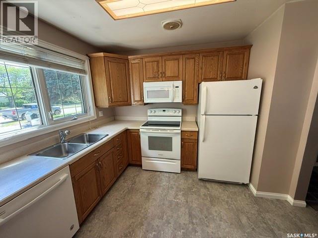 245 Queen Elizabeth Boulevard, Kamsack, Saskatchewan  S0A 1S0 - Photo 9 - SK039591