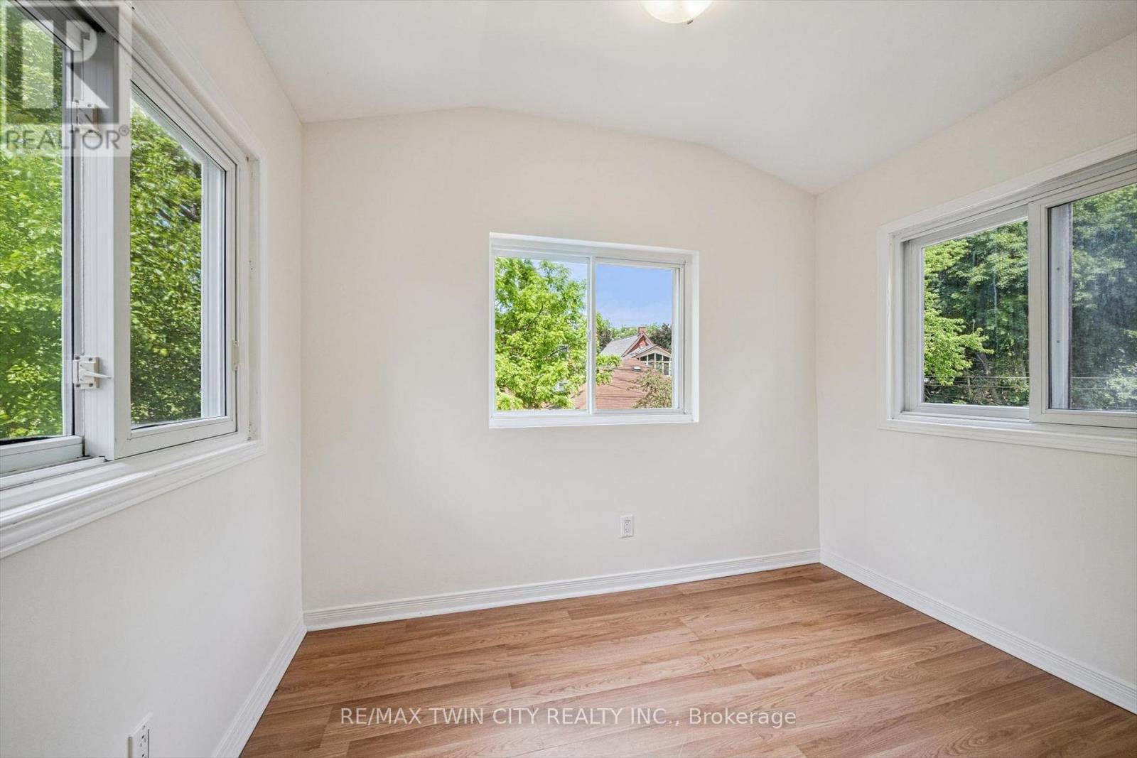 38 Stirling Avenue N, Kitchener, Ontario  N2H 3G5 - Photo 11 - X13453932